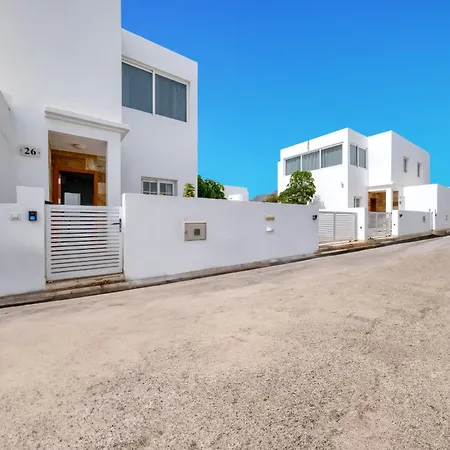 Lanzarote 2-private Pool, Bbq, Air-con 펜션 플라야블랑카