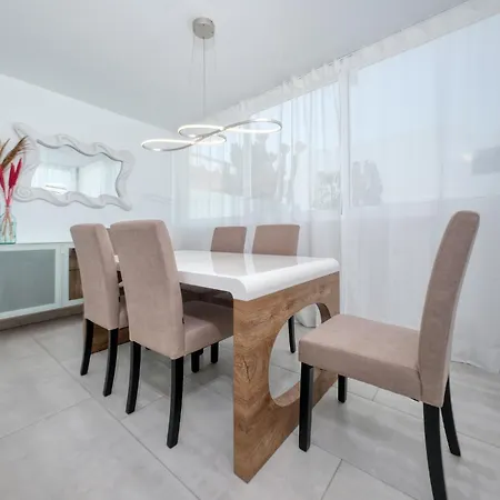 Дом отдыха Lanzarote 2 - Private Pool, Air-con And Bbq By Lanzarote Коста Бланка