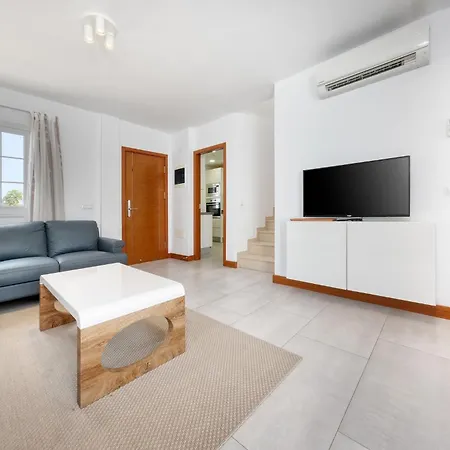 Дом отдыха Lanzarote 2 - Private Pool, Air-con And Bbq By Lanzarote